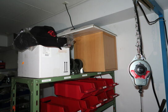 Reol med div. Værktøj (noget kan være defekt)