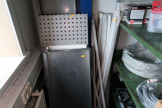 Metaltavler samt døre