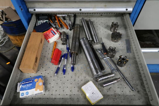 Stålskab med div. Specialværktøj