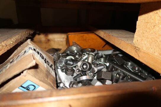 2 stk. paller med div. Jern