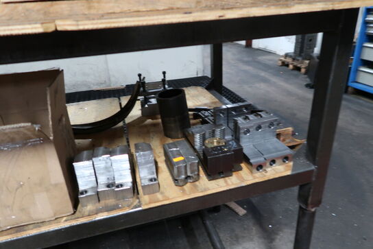 Pallebord/reol med div. Specialværktøj