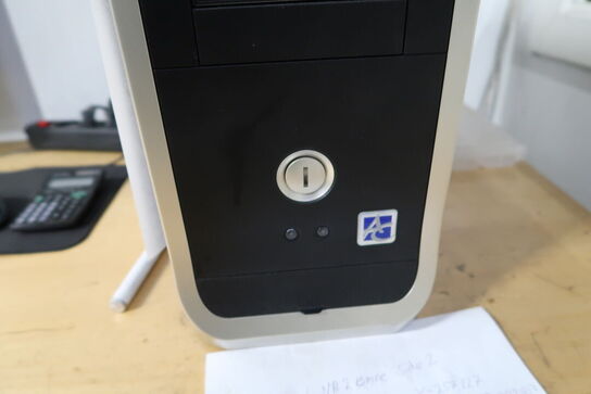 Computerskærm SAMSUNG samt computer, tastatur og mus