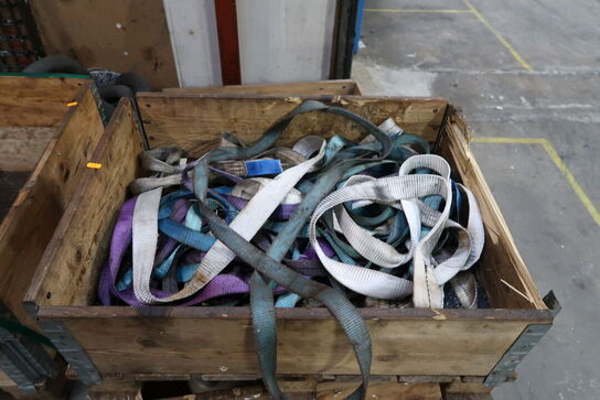 Div. Paller med løftestropper m.m.