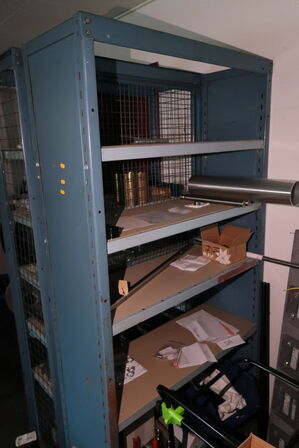 Reol med div. Varelager og reservedele