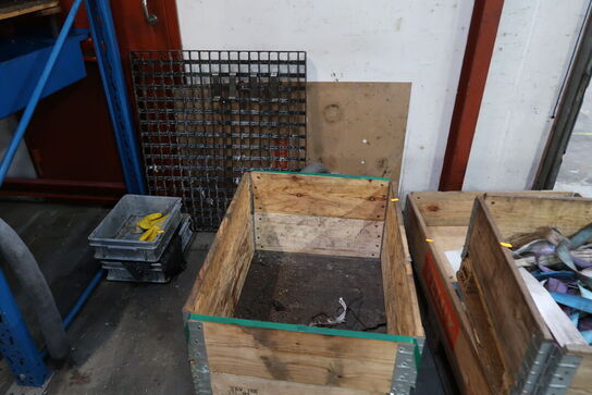 Div. Paller med løftestropper m.m.