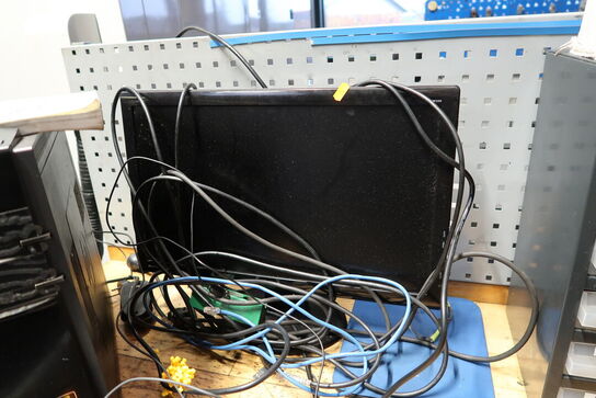 Computerskærm samt computer HP Envy