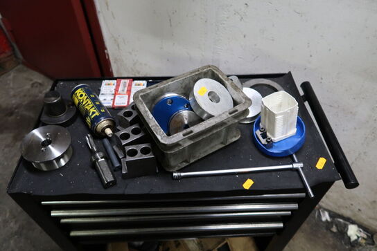 Værktøjsvogn med div. Værktøj m.m.