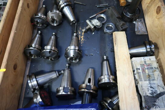 Palle med værktøjsholdere m.m.