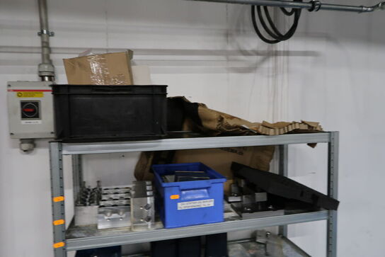 Reol med div. Specialværktøj