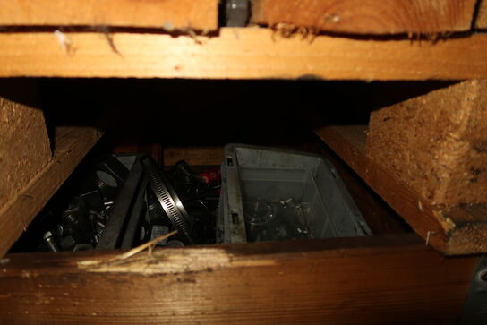 2 stk. paller med div. Jern