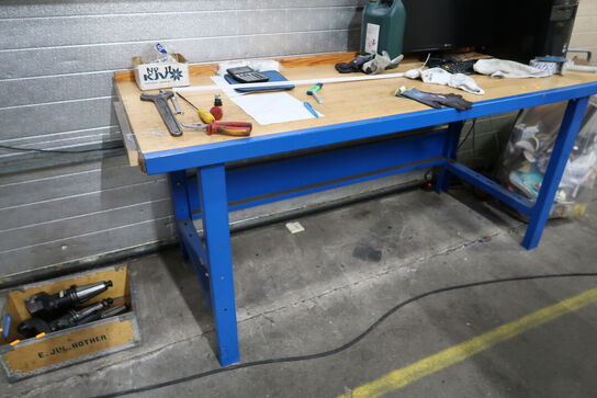 Arbejdsbord med div. Værktøj