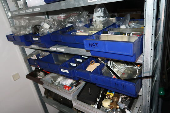 Reol med div. Varelager