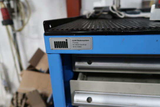 Stålskab med div. Specialværktøj