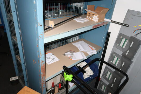 Reol med div. Varelager og reservedele