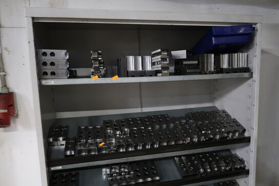 Stålskab med specialværktøj