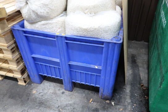 Plastikpalle med granulat