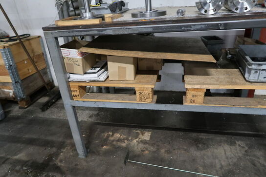 Arbejdsbord med indhold