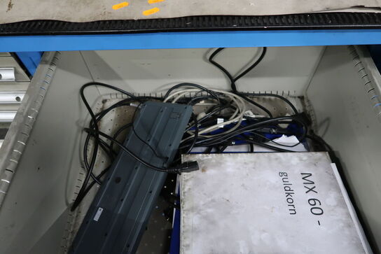 Stålskab med div. Specialværktøj