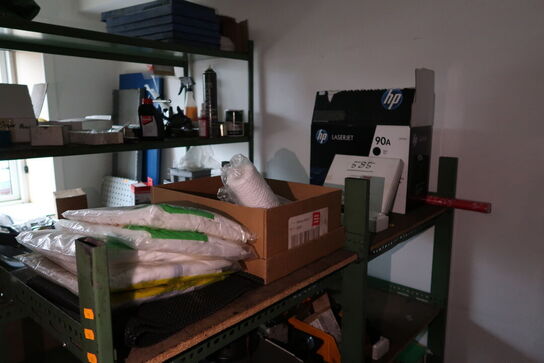 Reol med div. Reservedele