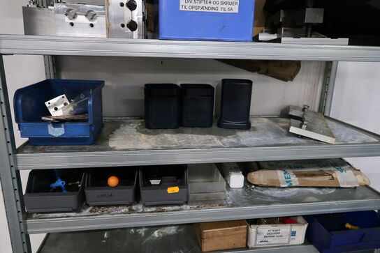 Reol med div. Specialværktøj