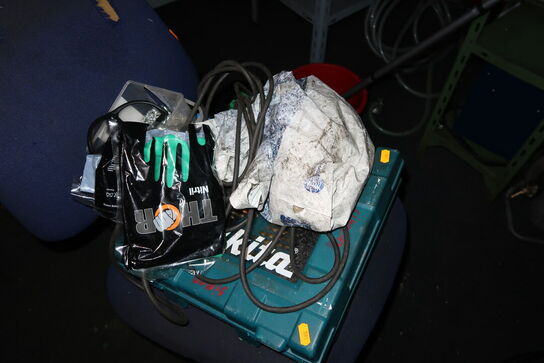 Varmeblæser, kontorstol samt div. Værktøj