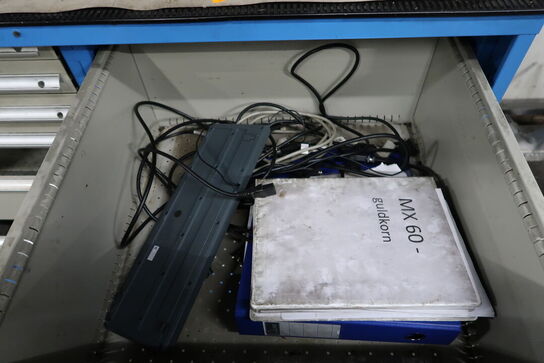 Stålskab med div. Specialværktøj