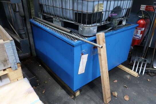 Spildekar samt palletank