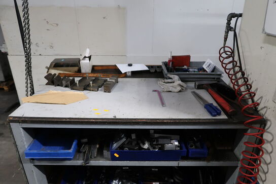 Stålskab med div. Specialværktøj