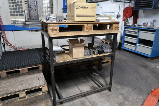 Pallebord/reol med div. Specialværktøj