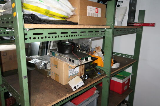 Reol med div. Reservedele