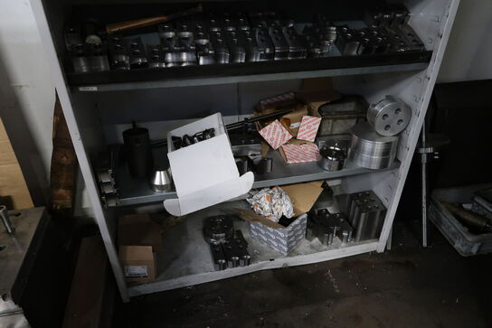 Stålskab med specialværktøj