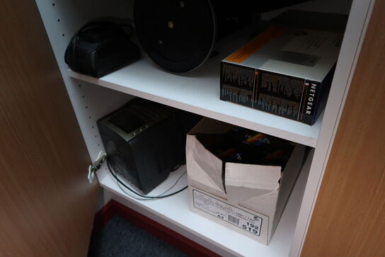 Div. Elektronik i skabe, bl.a. højtalere m.m.