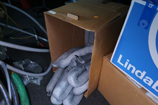 2 stk. kasser med varelager