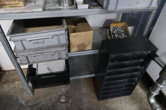 Reol med div. Specialværktøj