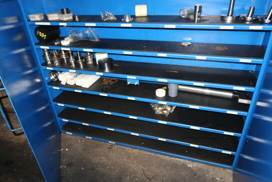 Metalskab med indhold