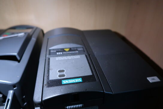 3 stk. reoler med indhold (ringbind medfølger ikke)