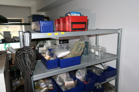 Reol med div. Varelager