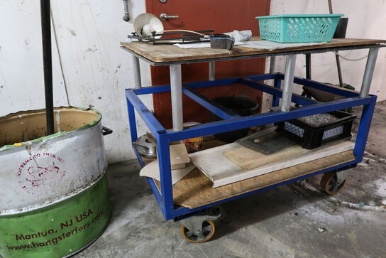 Opbevaringsvogn samt værkstedsstol
