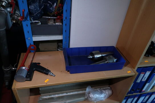 3 stk. reoler med indhold (ringbind medfølger ikke)