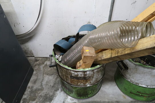 2 stk. spande med indhold