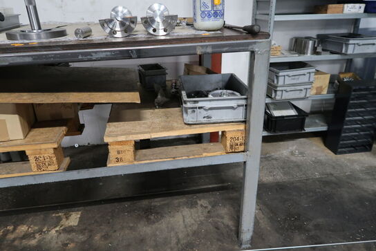 Arbejdsbord med indhold