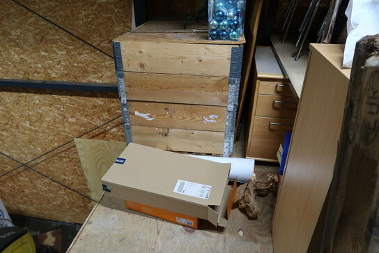 Div. Stole, borde, kunstig juletræ m.m.