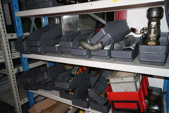 Reol med div. Reservedele