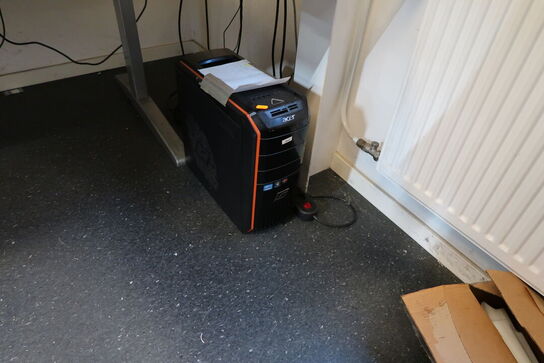 2 stk. computerskærme NEOVO, ACER samt computer ACER