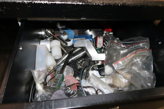 Arbejdsbord med værktøjstavle og div. Værktøj