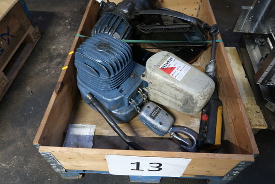 Palle med elkædetaljer