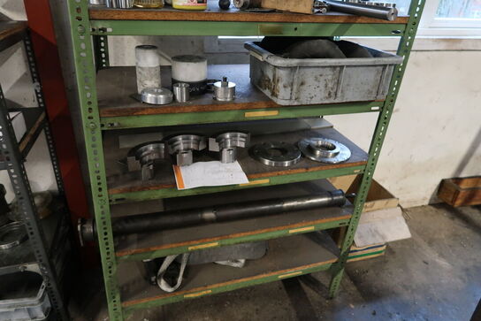 Reol med div. Værktøj m.m.