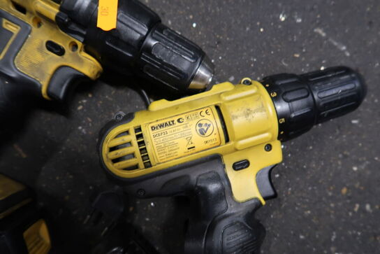 2 stk. akku håndværktøj DEWALT DCD733, DCD777 med 2 stk. batterier og lader