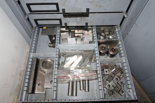 Stålskab med div. Værktøj