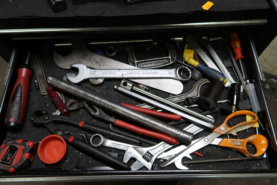 Værktøjsvogn med div. Værktøj m.m.